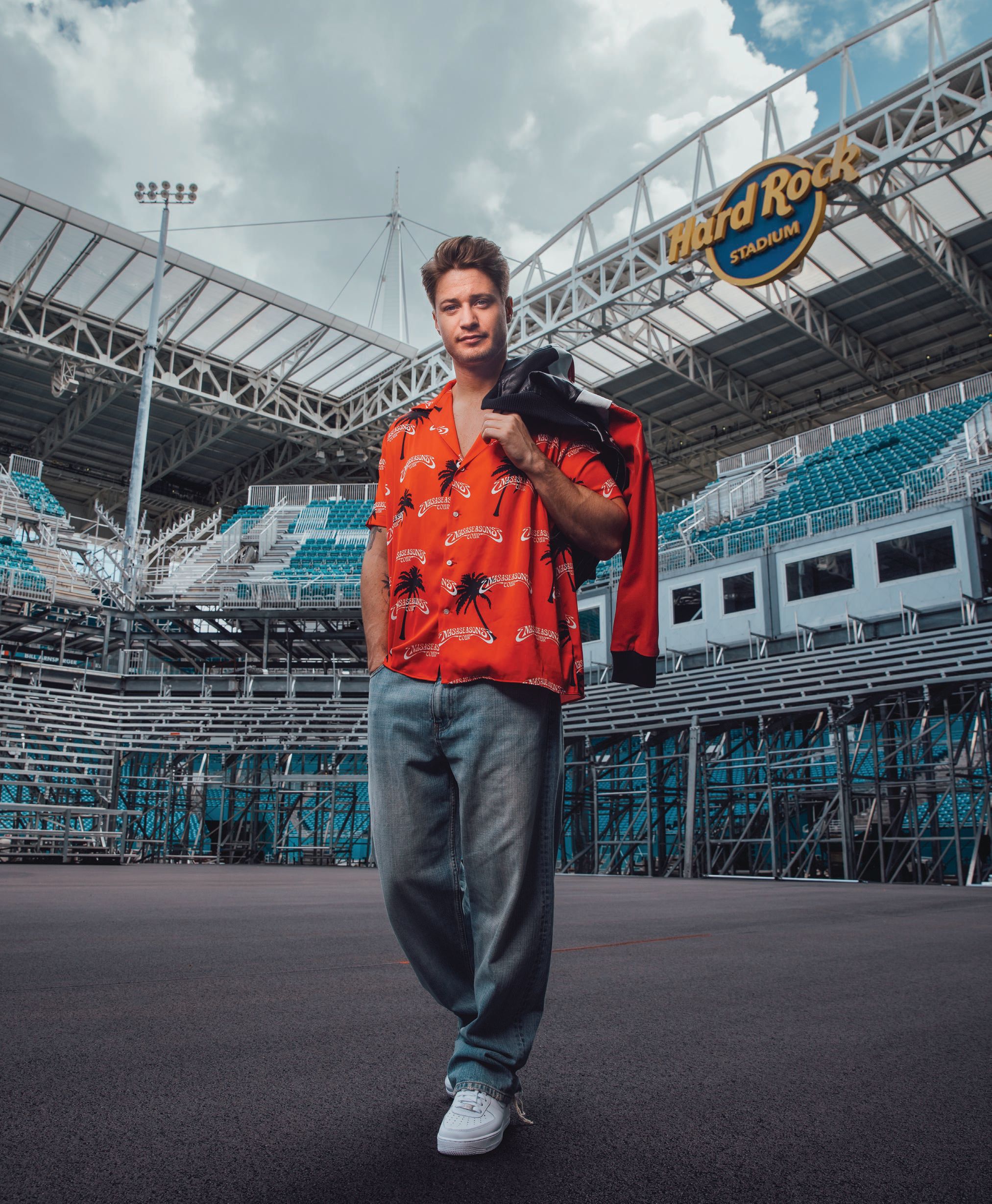 Nasaseasons shirt and jacket, Balenciaga jeans, Nike AF1 sneakers, thewebster.com. PHOTOGRAPHED BY JOHANNES LOVUND | STYLED BY MANUELA GUTIERREZ
GROOMING BY CESAR FERRETTE USING DIOR BEAUTY | SHOT ON SITE AT HARD ROCK STADIUM