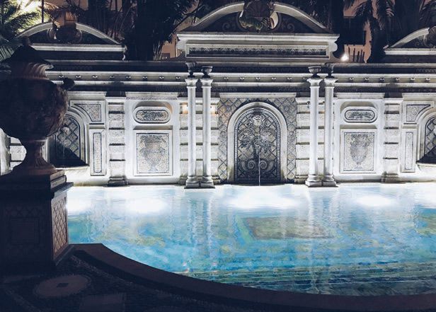 Versace Mansion’s historic pool. PEDRO SOSTRE/UNSPLASH