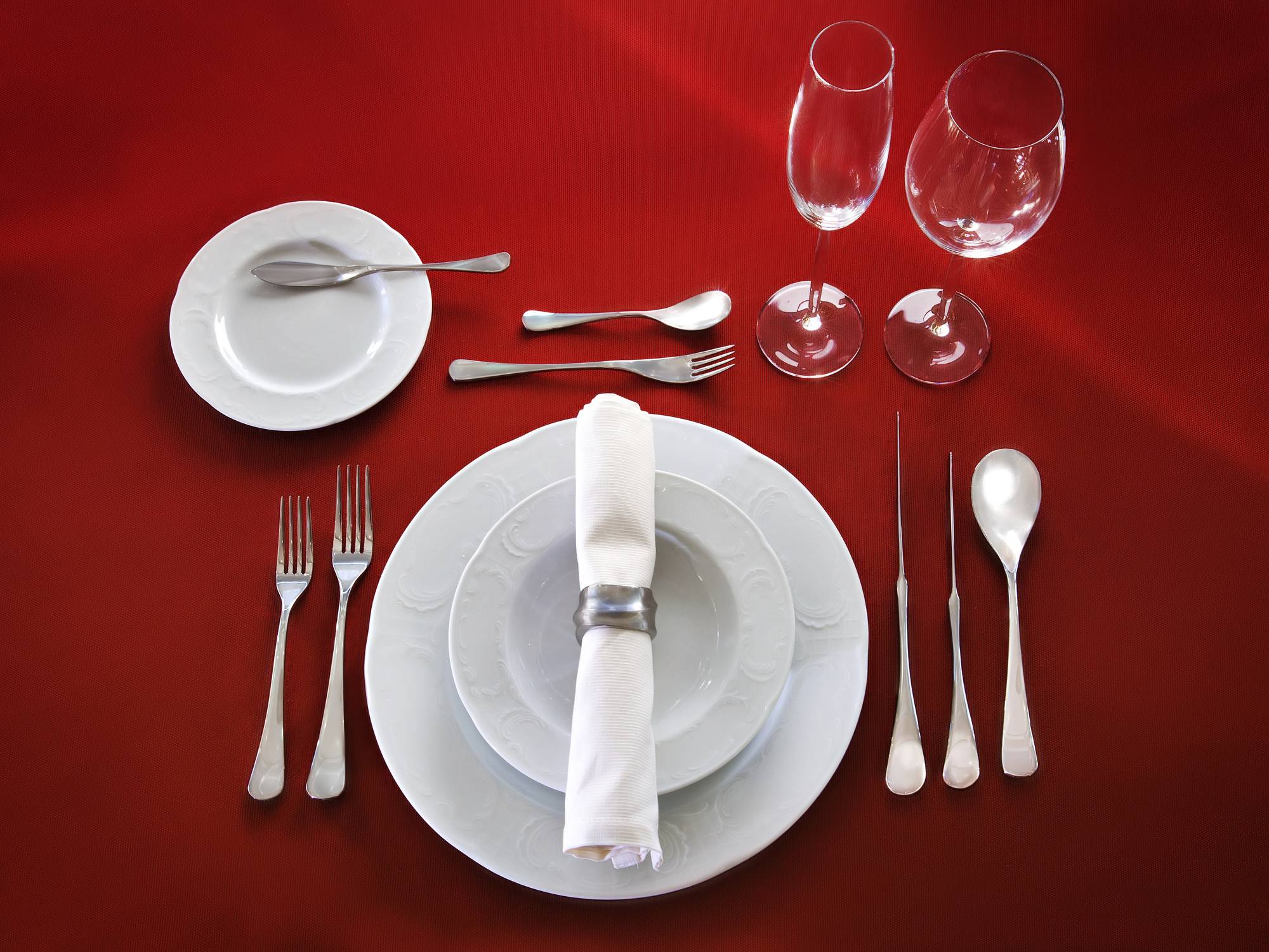 dining-etiquette-header-GettyImages-585093566-0001.jpg